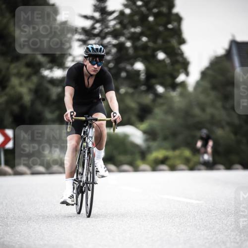 21.06.2026 - 29. Vierlanden-Triathlon H.Heesch http://msf.ph/oto/9908085 21.06.2026 10:26:57 Radfahren 45, 64, 112, 128, 164, 388, 624 meine-sportfotos.de