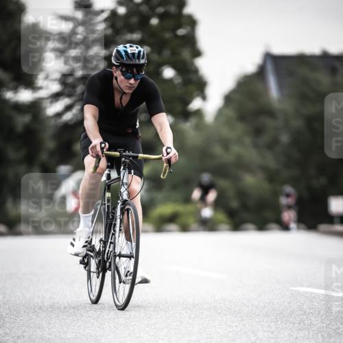 21.06.2026 - 29. Vierlanden-Triathlon H.Heesch http://msf.ph/oto/9908103 21.06.2026 10:26:57 Radfahren 45, 64, 112, 128, 164, 388, 624 meine-sportfotos.de