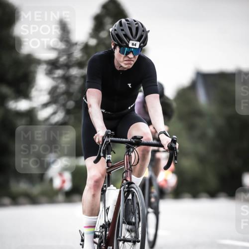 21.06.2026 - 29. Vierlanden-Triathlon H.Heesch http://msf.ph/oto/9908170 21.06.2026 10:27:05 Radfahren 43, 45, 64, 108, 128, 517, 600, 624 meine-sportfotos.de