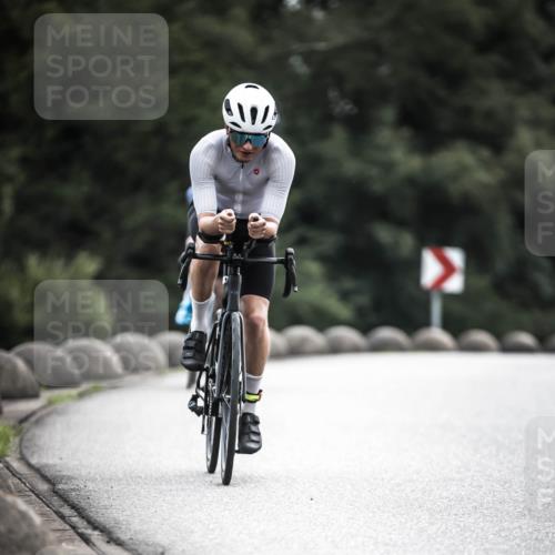 21.06.2026 - 29. Vierlanden-Triathlon H.Heesch http://msf.ph/oto/9908221 21.06.2026 09:24:08 Radfahren 62, 145, 184 meine-sportfotos.de