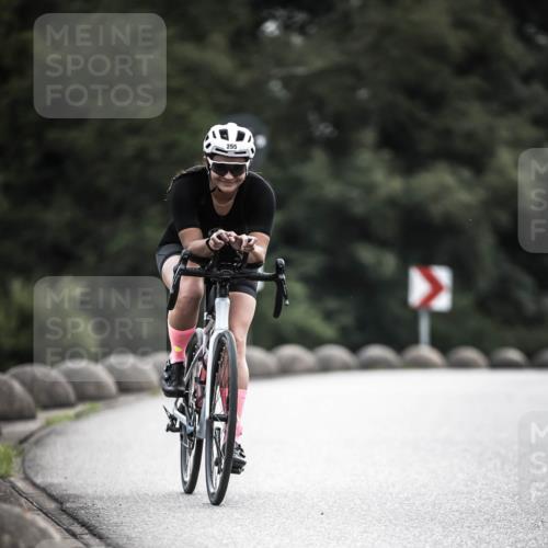 21.06.2026 - 29. Vierlanden-Triathlon H.Heesch http://msf.ph/oto/9908338 21.06.2026 09:25:08 Radfahren 25, 68, 255 meine-sportfotos.de