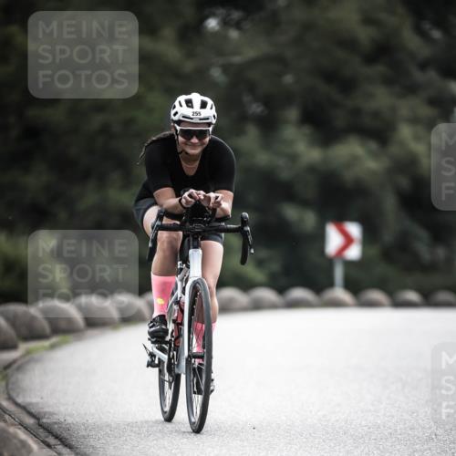 21.06.2026 - 29. Vierlanden-Triathlon H.Heesch http://msf.ph/oto/9908347 21.06.2026 09:25:08 Radfahren 25, 68, 255 meine-sportfotos.de