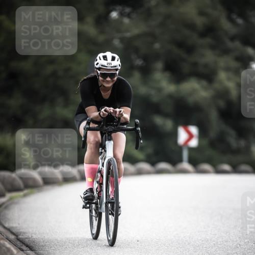 21.06.2026 - 29. Vierlanden-Triathlon H.Heesch http://msf.ph/oto/9908349 21.06.2026 09:25:08 Radfahren 25, 68, 255 meine-sportfotos.de
