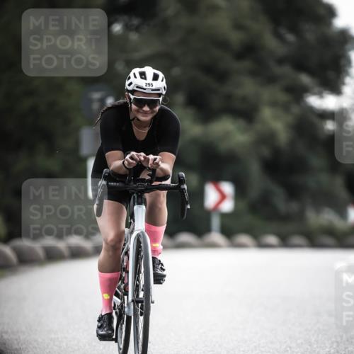 21.06.2026 - 29. Vierlanden-Triathlon H.Heesch http://msf.ph/oto/9908363 21.06.2026 09:25:08 Radfahren 25, 68, 255 meine-sportfotos.de