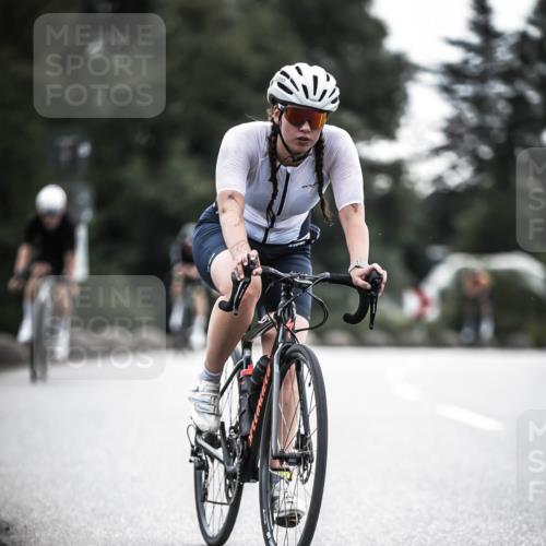21.06.2026 - 29. Vierlanden-Triathlon H.Heesch http://msf.ph/oto/9908855 21.06.2026 09:26:21 Radfahren 55, 78, 106, 269 meine-sportfotos.de
