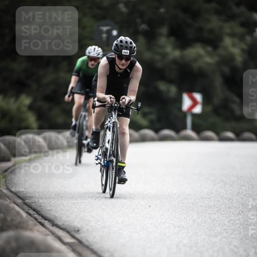 21.06.2026 - 29. Vierlanden-Triathlon H.Heesch http://msf.ph/oto/9909142 21.06.2026 09:27:42 Radfahren 135, 243, 259 meine-sportfotos.de