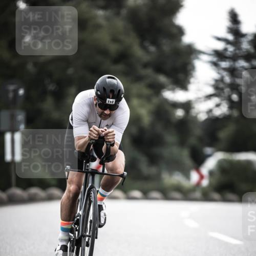 21.06.2026 - 29. Vierlanden-Triathlon H.Heesch http://msf.ph/oto/9909276 21.06.2026 09:28:06 Radfahren 112, 122 meine-sportfotos.de