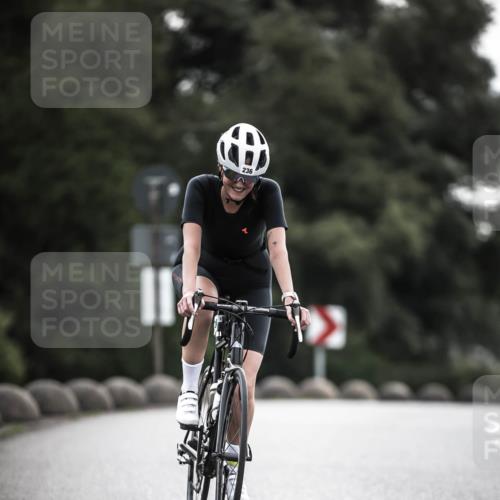 21.06.2026 - 29. Vierlanden-Triathlon H.Heesch http://msf.ph/oto/9909419 21.06.2026 09:29:23 Radfahren 141, 156, 236 meine-sportfotos.de