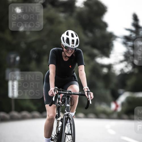 21.06.2026 - 29. Vierlanden-Triathlon H.Heesch http://msf.ph/oto/9909426 21.06.2026 09:29:23 Radfahren 141, 156, 236 meine-sportfotos.de