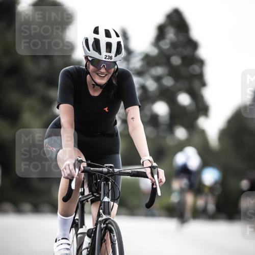 21.06.2026 - 29. Vierlanden-Triathlon H.Heesch http://msf.ph/oto/9909444 21.06.2026 09:29:24 Radfahren 141, 156, 236 meine-sportfotos.de