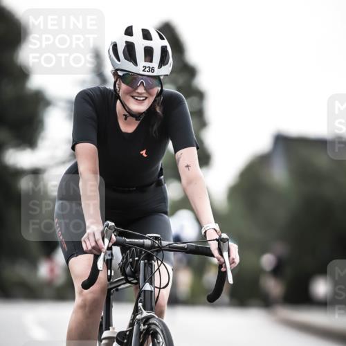 21.06.2026 - 29. Vierlanden-Triathlon H.Heesch http://msf.ph/oto/9909449 21.06.2026 09:29:24 Radfahren 141, 156, 236 meine-sportfotos.de