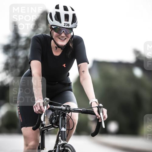 21.06.2026 - 29. Vierlanden-Triathlon H.Heesch http://msf.ph/oto/9909455 21.06.2026 09:29:24 Radfahren 141, 156, 236 meine-sportfotos.de