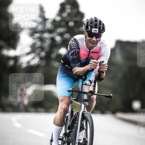 21.06.2026 - 29. Vierlanden-Triathlon H.Heesch http://msf.ph/oto/9909770 21.06.2026 09:29:43 Radfahren 186, 249, 281 meine-sportfotos.de