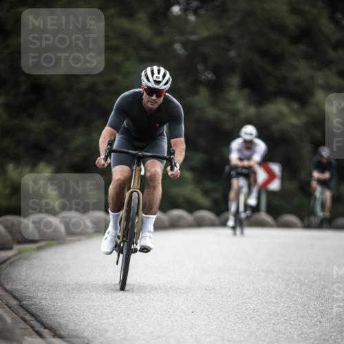21.06.2026 - 29. Vierlanden-Triathlon H.Heesch http://msf.ph/oto/9909811 21.06.2026 09:29:55 Radfahren 7, 38, 67, 82, 88, 100, 109 meine-sportfotos.de