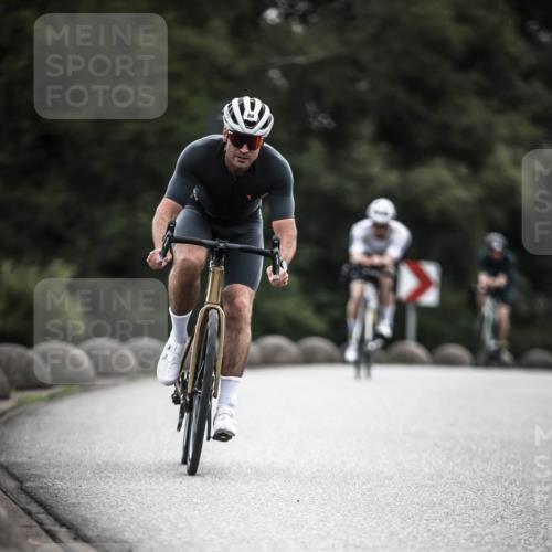 21.06.2026 - 29. Vierlanden-Triathlon H.Heesch http://msf.ph/oto/9909813 21.06.2026 09:29:55 Radfahren 7, 38, 67, 82, 88, 100, 109 meine-sportfotos.de