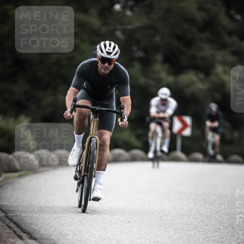 21.06.2026 - 29. Vierlanden-Triathlon H.Heesch http://msf.ph/oto/9909815 21.06.2026 09:29:55 Radfahren 7, 38, 67, 82, 88, 100, 109 meine-sportfotos.de