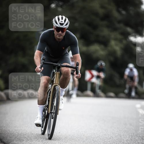 21.06.2026 - 29. Vierlanden-Triathlon H.Heesch http://msf.ph/oto/9909824 21.06.2026 09:29:55 Radfahren 7, 38, 67, 82, 88, 100, 109 meine-sportfotos.de