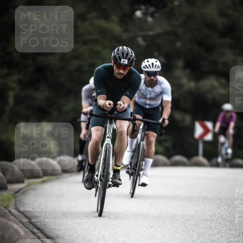 21.06.2026 - 29. Vierlanden-Triathlon H.Heesch http://msf.ph/oto/9909850 21.06.2026 09:29:59 Radfahren 7, 38, 59, 67, 82, 88, 100, 109, 163, 276 meine-sportfotos.de