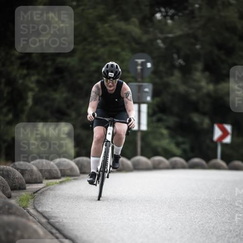 21.06.2026 - 29. Vierlanden-Triathlon H.Heesch http://msf.ph/oto/9910060 21.06.2026 09:30:23 Radfahren 80, 133, 246 meine-sportfotos.de