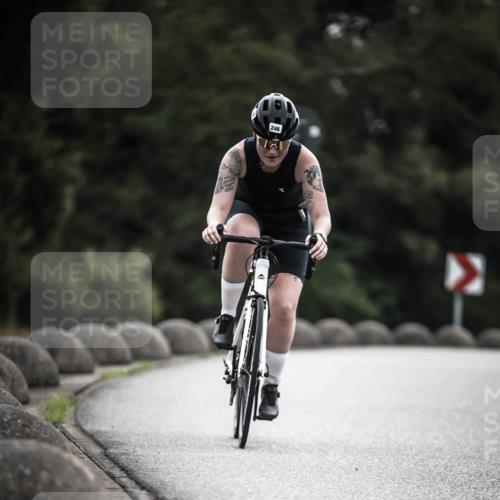 21.06.2026 - 29. Vierlanden-Triathlon H.Heesch http://msf.ph/oto/9910073 21.06.2026 09:30:23 Radfahren 80, 133, 246 meine-sportfotos.de