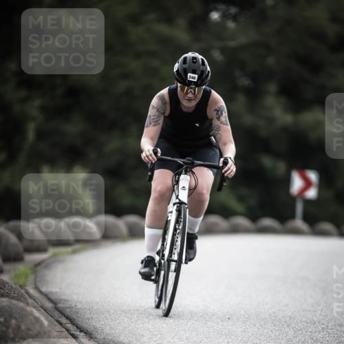 21.06.2026 - 29. Vierlanden-Triathlon H.Heesch http://msf.ph/oto/9910079 21.06.2026 09:30:23 Radfahren 80, 133, 246 meine-sportfotos.de