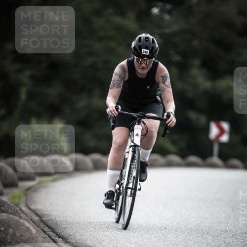 21.06.2026 - 29. Vierlanden-Triathlon H.Heesch http://msf.ph/oto/9910081 21.06.2026 09:30:23 Radfahren 80, 133, 246 meine-sportfotos.de