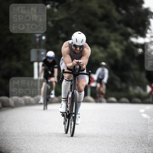 21.06.2026 - 29. Vierlanden-Triathlon H.Heesch http://msf.ph/oto/9910102 21.06.2026 09:30:33 Radfahren 35, 147, 159, 225, 248, 295 meine-sportfotos.de