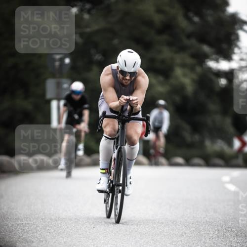 21.06.2026 - 29. Vierlanden-Triathlon H.Heesch http://msf.ph/oto/9910104 21.06.2026 09:30:33 Radfahren 35, 147, 159, 225, 248, 295 meine-sportfotos.de