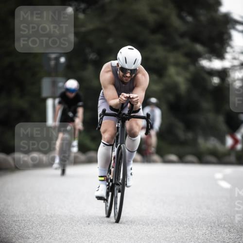 21.06.2026 - 29. Vierlanden-Triathlon H.Heesch http://msf.ph/oto/9910106 21.06.2026 09:30:33 Radfahren 35, 147, 159, 225, 248, 295 meine-sportfotos.de