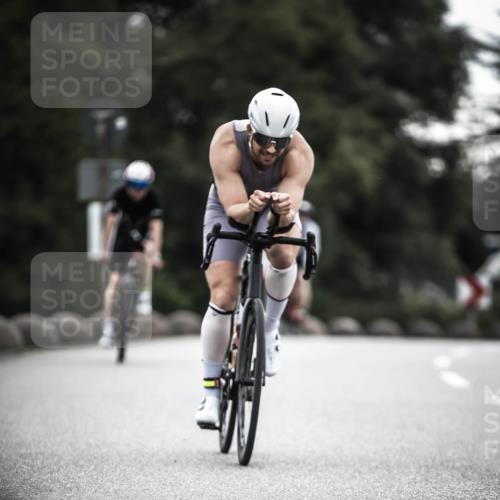 21.06.2026 - 29. Vierlanden-Triathlon H.Heesch http://msf.ph/oto/9910108 21.06.2026 09:30:33 Radfahren 35, 147, 159, 225, 248, 295 meine-sportfotos.de