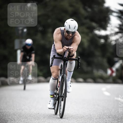 21.06.2026 - 29. Vierlanden-Triathlon H.Heesch http://msf.ph/oto/9910112 21.06.2026 09:30:34 Radfahren 35, 147, 159, 225, 248, 295 meine-sportfotos.de