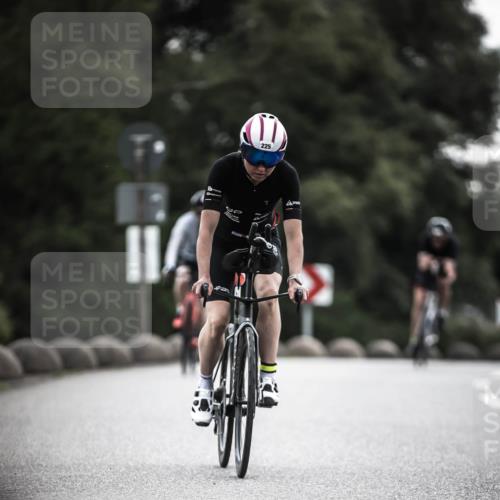 21.06.2026 - 29. Vierlanden-Triathlon H.Heesch http://msf.ph/oto/9910119 21.06.2026 09:30:35 Radfahren 35, 147, 159, 225, 248, 295 meine-sportfotos.de