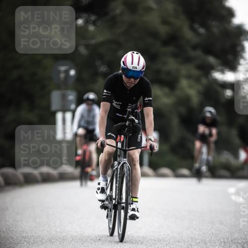21.06.2026 - 29. Vierlanden-Triathlon H.Heesch http://msf.ph/oto/9910123 21.06.2026 09:30:35 Radfahren 35, 147, 159, 225, 248, 295 meine-sportfotos.de
