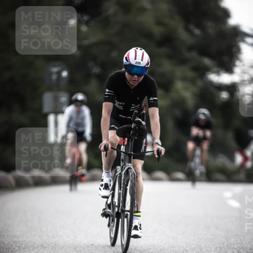 21.06.2026 - 29. Vierlanden-Triathlon H.Heesch http://msf.ph/oto/9910127 21.06.2026 09:30:35 Radfahren 35, 147, 159, 225, 248, 295 meine-sportfotos.de