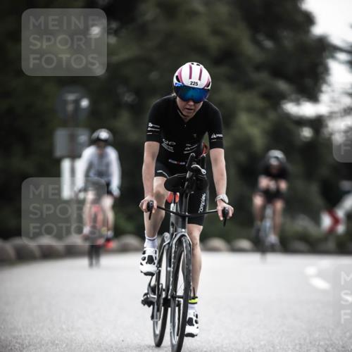21.06.2026 - 29. Vierlanden-Triathlon H.Heesch http://msf.ph/oto/9910129 21.06.2026 09:30:35 Radfahren 35, 147, 159, 225, 248, 295 meine-sportfotos.de