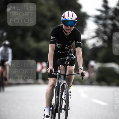 21.06.2026 - 29. Vierlanden-Triathlon H.Heesch http://msf.ph/oto/9910136 21.06.2026 09:30:36 Radfahren 35, 147, 159, 225, 248, 295 meine-sportfotos.de