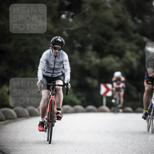 21.06.2026 - 29. Vierlanden-Triathlon H.Heesch http://msf.ph/oto/9910143 21.06.2026 09:30:37 Radfahren 35, 147, 159, 225, 248 meine-sportfotos.de