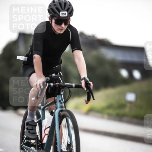 21.06.2026 - 29. Vierlanden-Triathlon H.Heesch http://msf.ph/oto/9910195 21.06.2026 09:30:56 Radfahren 238 meine-sportfotos.de