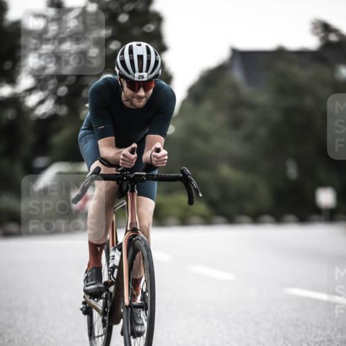 21.06.2026 - 29. Vierlanden-Triathlon H.Heesch http://msf.ph/oto/9910345 21.06.2026 09:31:57 Radfahren 29, 50, 126 meine-sportfotos.de