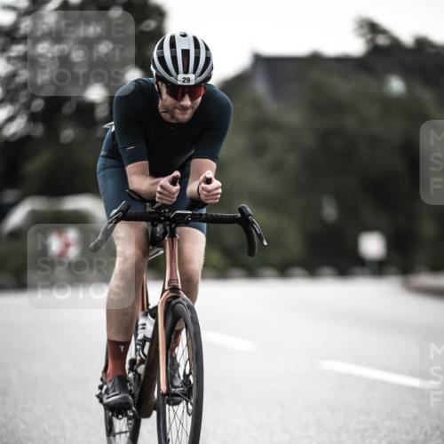 21.06.2026 - 29. Vierlanden-Triathlon H.Heesch http://msf.ph/oto/9910349 21.06.2026 09:31:57 Radfahren 29, 50, 126 meine-sportfotos.de
