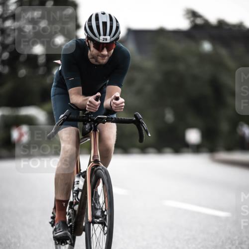 21.06.2026 - 29. Vierlanden-Triathlon H.Heesch http://msf.ph/oto/9910351 21.06.2026 09:31:57 Radfahren 29, 50, 126 meine-sportfotos.de