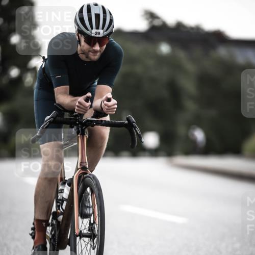 21.06.2026 - 29. Vierlanden-Triathlon H.Heesch http://msf.ph/oto/9910355 21.06.2026 09:31:57 Radfahren 29, 50, 126 meine-sportfotos.de
