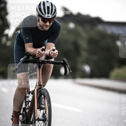 21.06.2026 - 29. Vierlanden-Triathlon H.Heesch http://msf.ph/oto/9910356 21.06.2026 09:31:57 Radfahren 29, 50, 126 meine-sportfotos.de