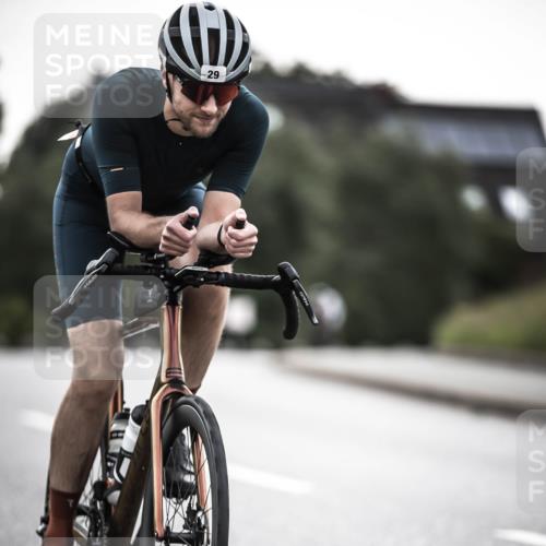 21.06.2026 - 29. Vierlanden-Triathlon H.Heesch http://msf.ph/oto/9910358 21.06.2026 09:31:57 Radfahren 29, 50, 126 meine-sportfotos.de