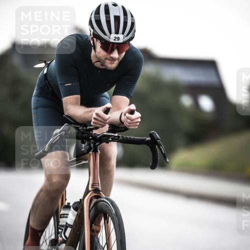 21.06.2026 - 29. Vierlanden-Triathlon H.Heesch http://msf.ph/oto/9910362 21.06.2026 09:31:57 Radfahren 29, 50, 126 meine-sportfotos.de