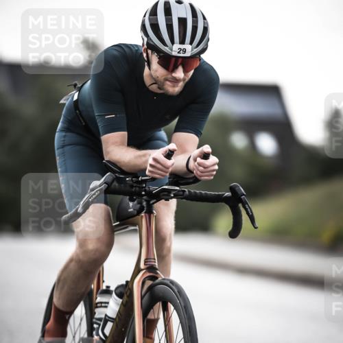 21.06.2026 - 29. Vierlanden-Triathlon H.Heesch http://msf.ph/oto/9910364 21.06.2026 09:31:57 Radfahren 29, 50, 126 meine-sportfotos.de