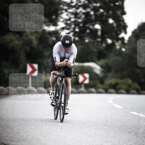 21.06.2026 - 29. Vierlanden-Triathlon H.Heesch http://msf.ph/oto/9910428 21.06.2026 09:32:12 Radfahren 48, 131, 220 meine-sportfotos.de