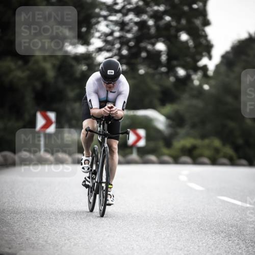21.06.2026 - 29. Vierlanden-Triathlon H.Heesch http://msf.ph/oto/9910430 21.06.2026 09:32:12 Radfahren 48, 131, 220 meine-sportfotos.de