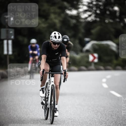 21.06.2026 - 29. Vierlanden-Triathlon H.Heesch http://msf.ph/oto/9910752 21.06.2026 09:35:52 Radfahren 86, 90, 105, 122, 161, 176, 198, 270, 279 meine-sportfotos.de