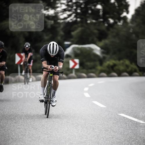 21.06.2026 - 29. Vierlanden-Triathlon H.Heesch http://msf.ph/oto/9910816 21.06.2026 09:35:58 Radfahren 75, 86, 90, 176, 198, 200, 270 meine-sportfotos.de